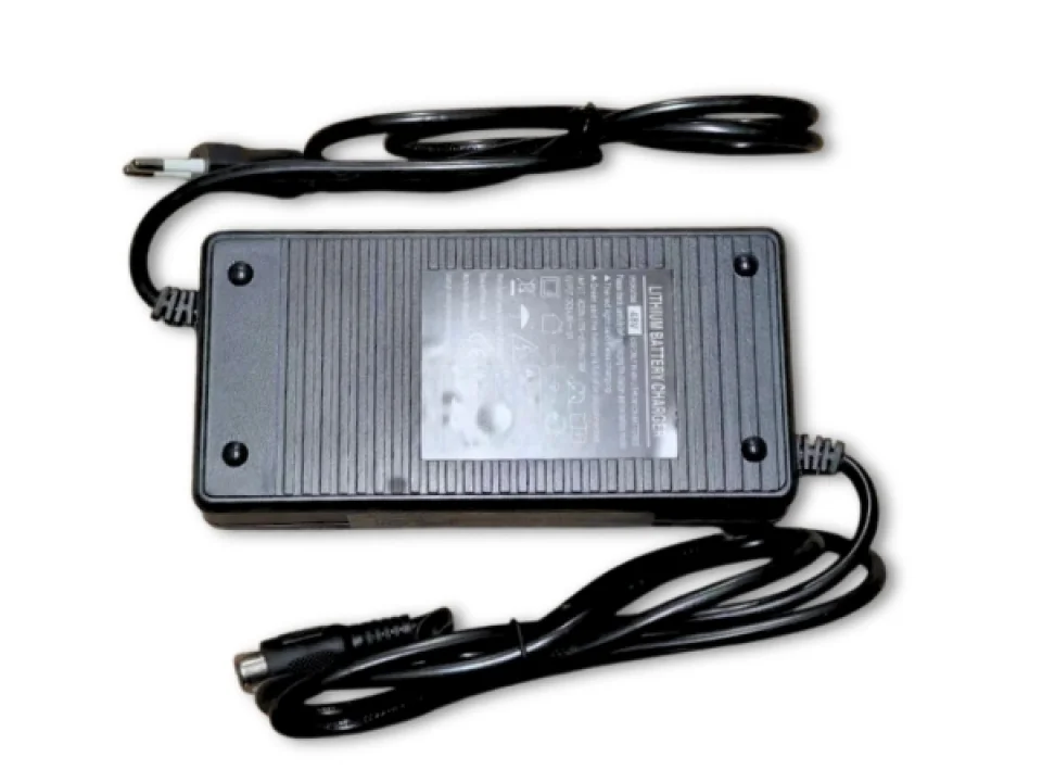 jaszmotor_webshop_akkumulator_tolto_(li-ion)_48v_1.8a_(kerek_tipus)