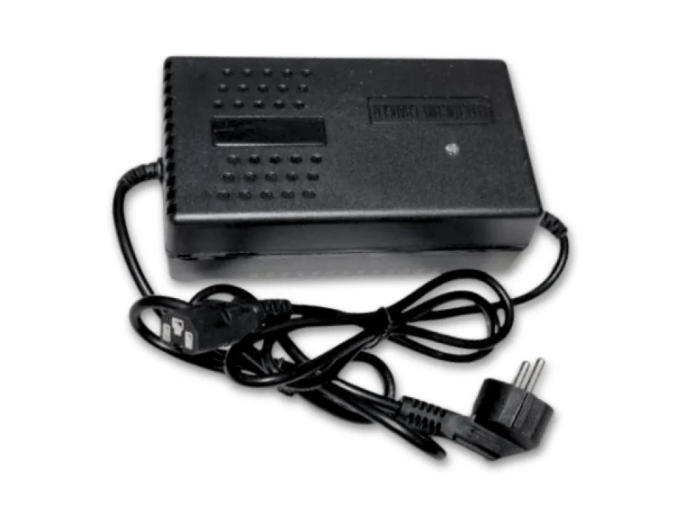 jaszmotor_webshop_grafen_akkumulator_gyorstolto_48v_12a